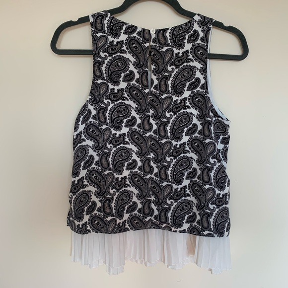 Banana Republic Top 💕 - Picture 7 of 7